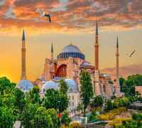 تفاوت‌های سفر به استانبول و آنتالیا: مقایسه هتل‌ها، قیمت‌ها و جاذبه‌ها